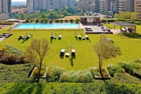 Great 2 bedroom, serviced apartment, views, pool!